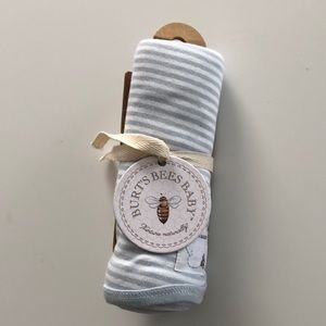 Burt’s Bees Baby swaddling blanket